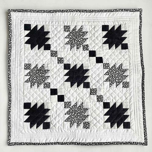 タペストリーにもなる♪パッチワークキルトのクッションカバー＊かな