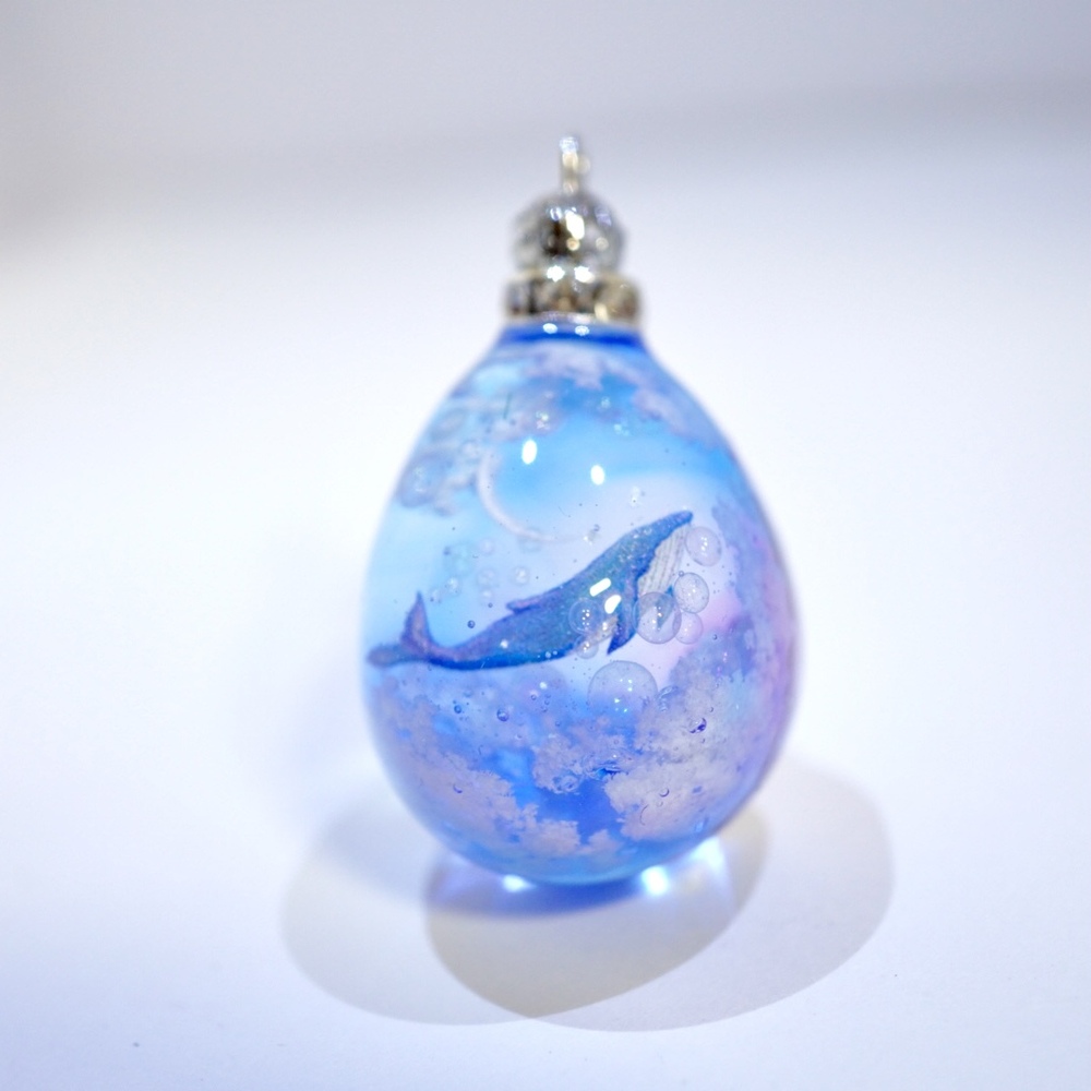 アクア様387 【フォロワー様300名記念価格】煌めく夜⭐︎雲レジン 雲レジン 雲海と月とくじらと 黎明 雲レジン オススメの紐