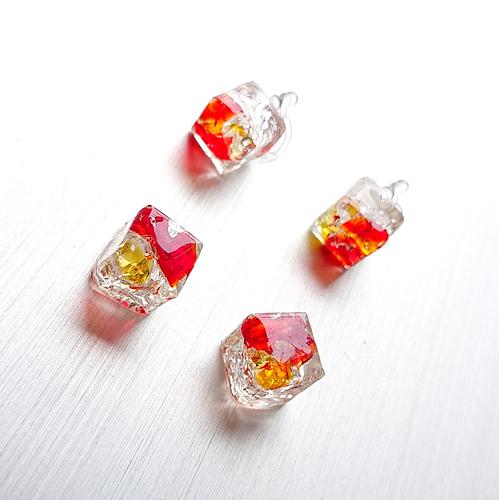 樹脂ポストピアス】琉球ガラスの涼やかピアス レッド 夏の花火色 by 彩