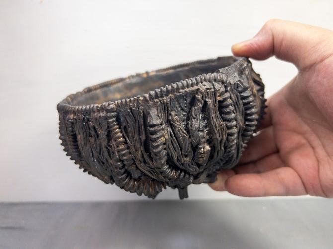 超構造体・平鉢 by 林田ドロロウ | JAPAN HANDMADE Auction