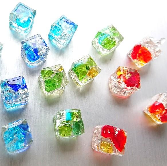 樹脂ポストピアス】琉球ガラスの涼やかピアス レッド 夏の花火色 by 彩