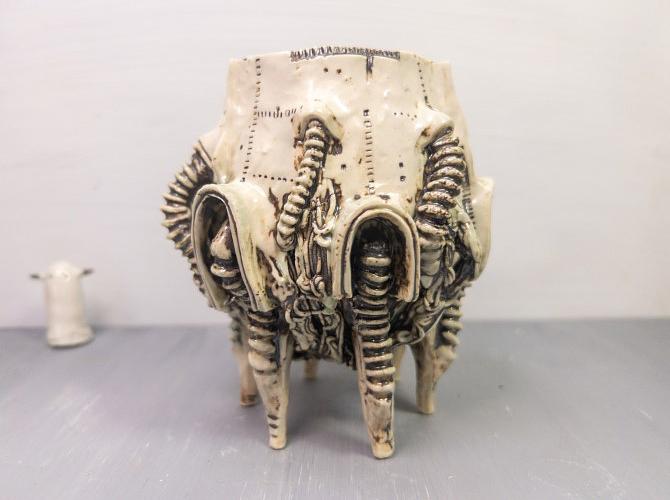 装甲脚鉢 by 林田ドロロウ | JAPAN HANDMADE Auction