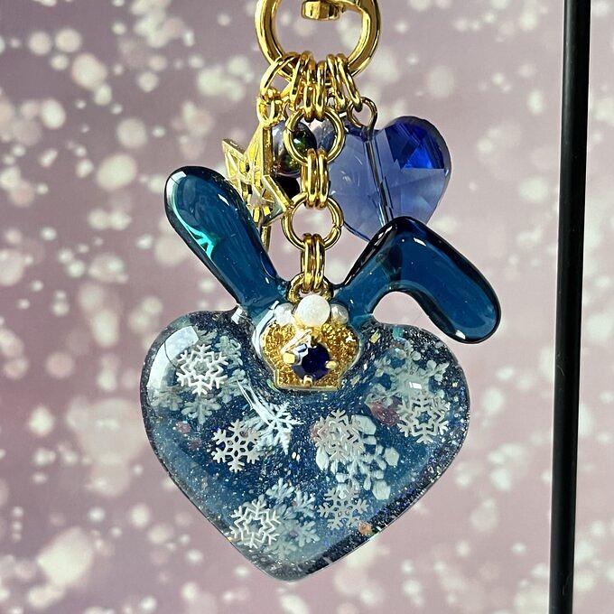 ハートのうさぎ 雪舞う夜空のキーホルダー by SkRd handmadeshop