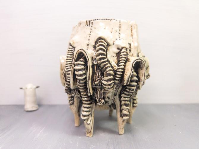 装甲脚鉢 by 林田ドロロウ | JAPAN HANDMADE Auction