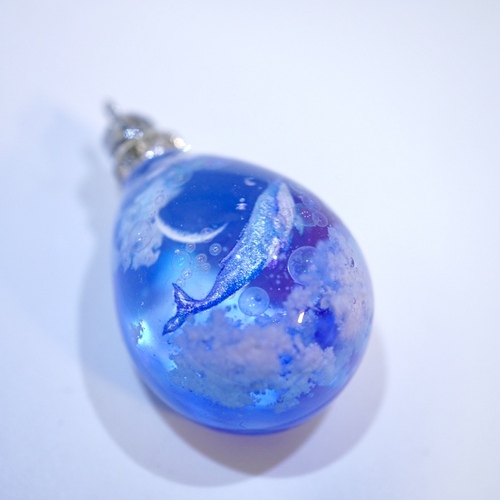 雲レジン 雲海と月とくじらと 黎明 雲レジン オススメの紐