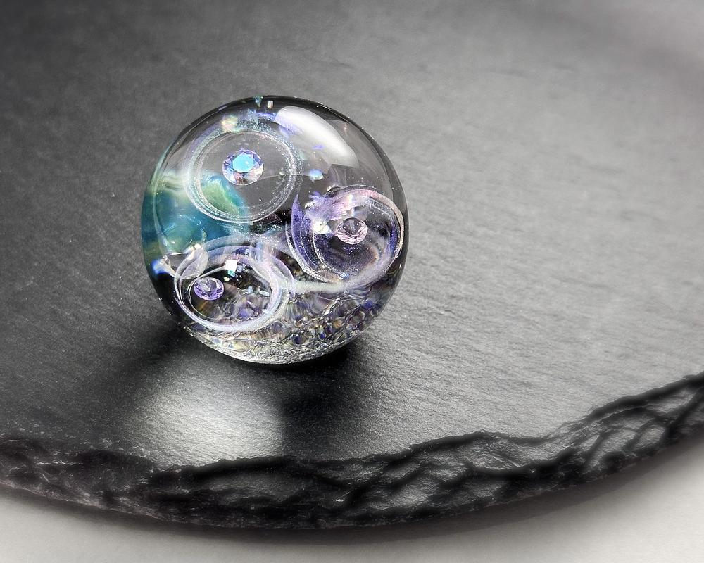 宇宙を手の平に(虹色銀河)3.5cm by 星くずとゼロ | JAPAN